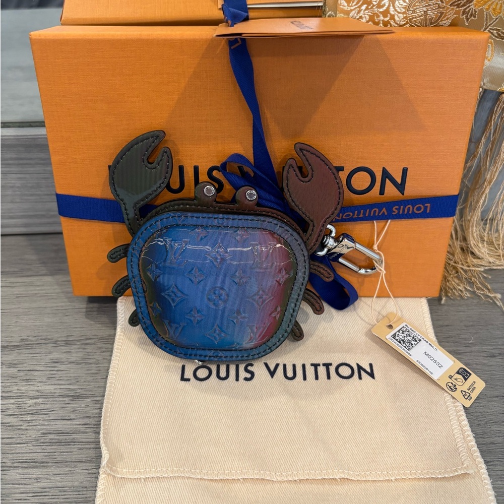 ***SOLD*** Louis Vuitton Spring 2025 Iridescent Crab Bag Charm- NWT - Picture 3 of 8